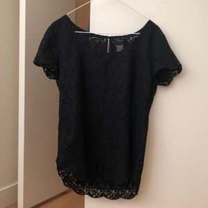 Talula Aritzia fully lined lace top. Size medium. No tags but maybe worn once.